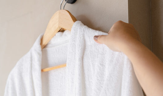 How to Store and Hang Bathrobes Neatly: Easy and Practical Tips